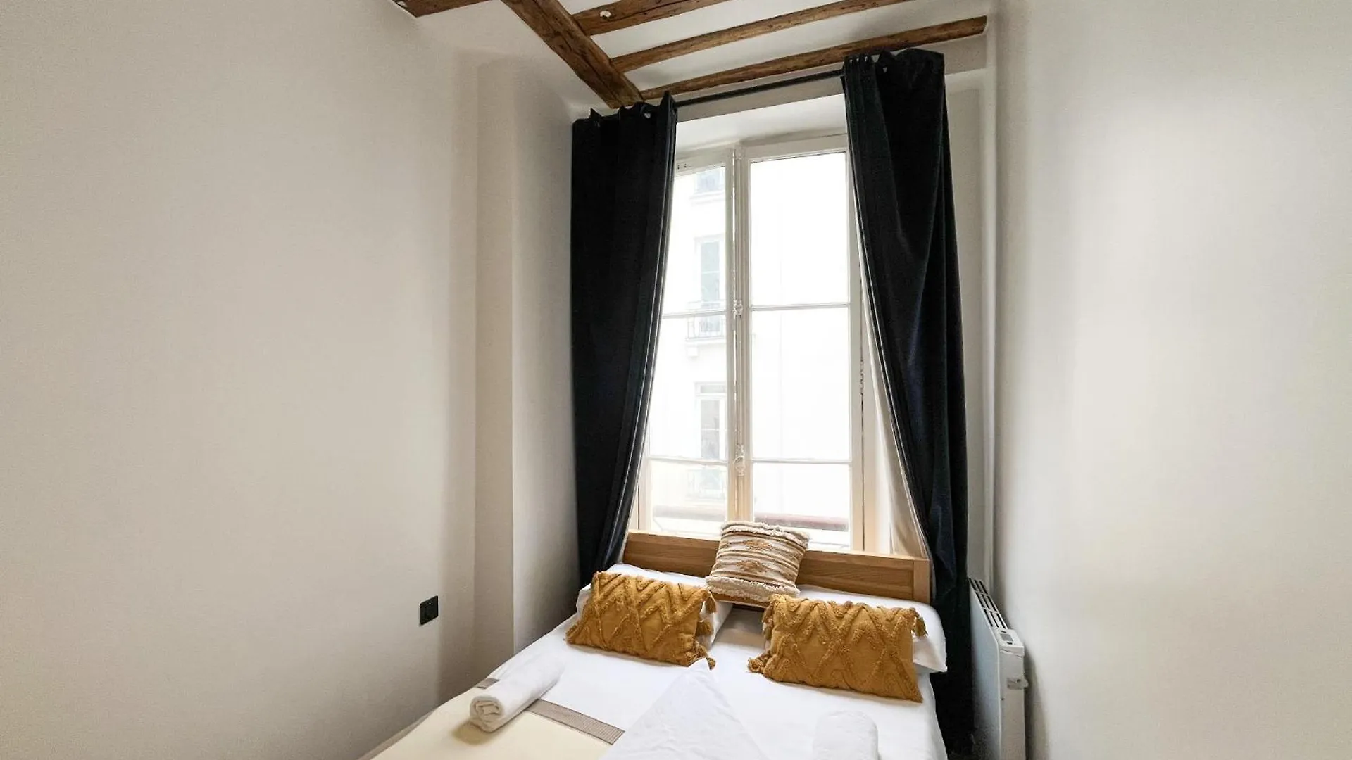 Urban Flat 108 - Classic Parisian 4 Bdr Flat פריז