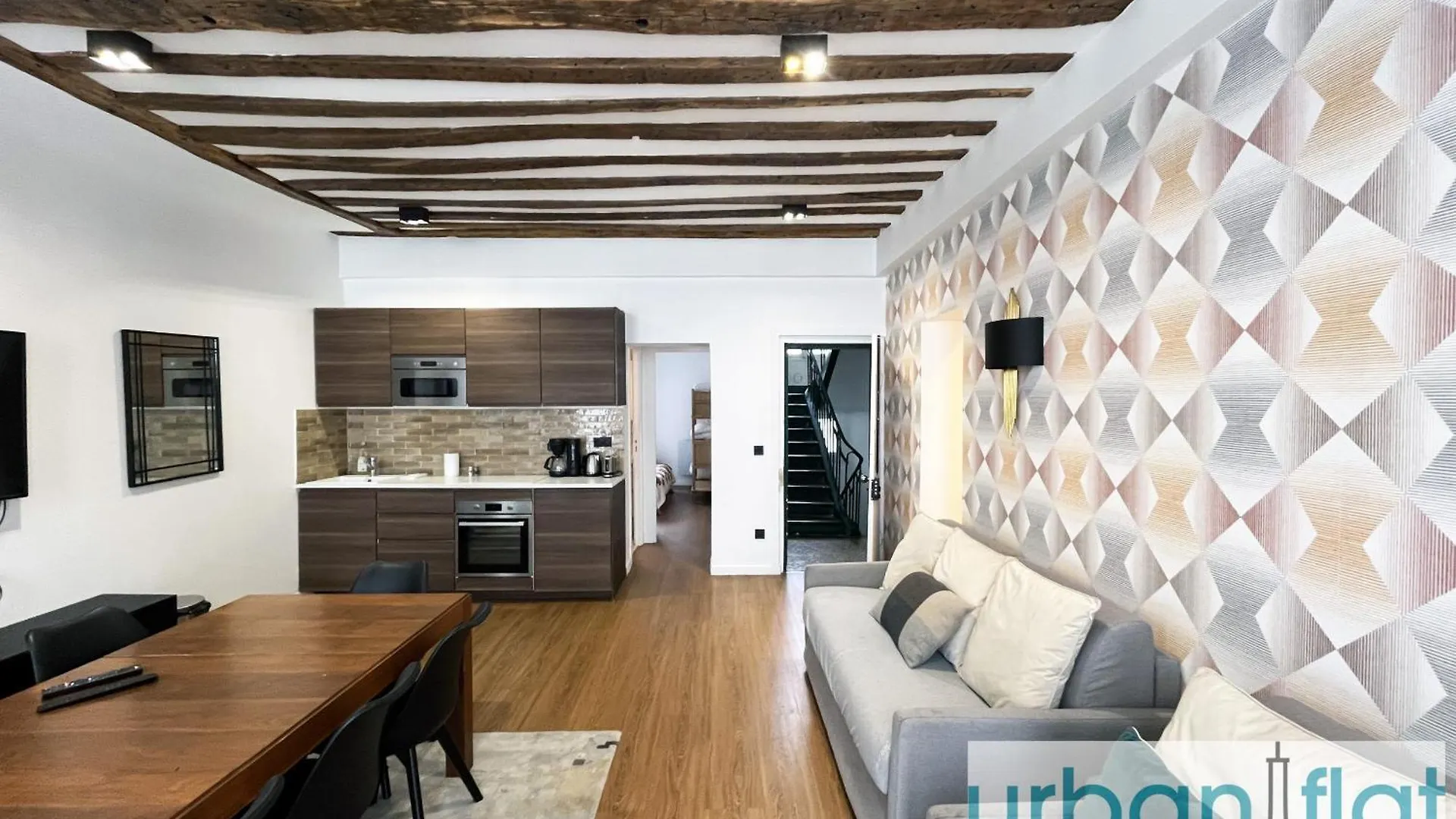 Urban Flat 108 - Classic Parisian 4 Bdr Flat
